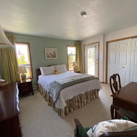 Crown House B&B Lake Cowichan Exterior foto